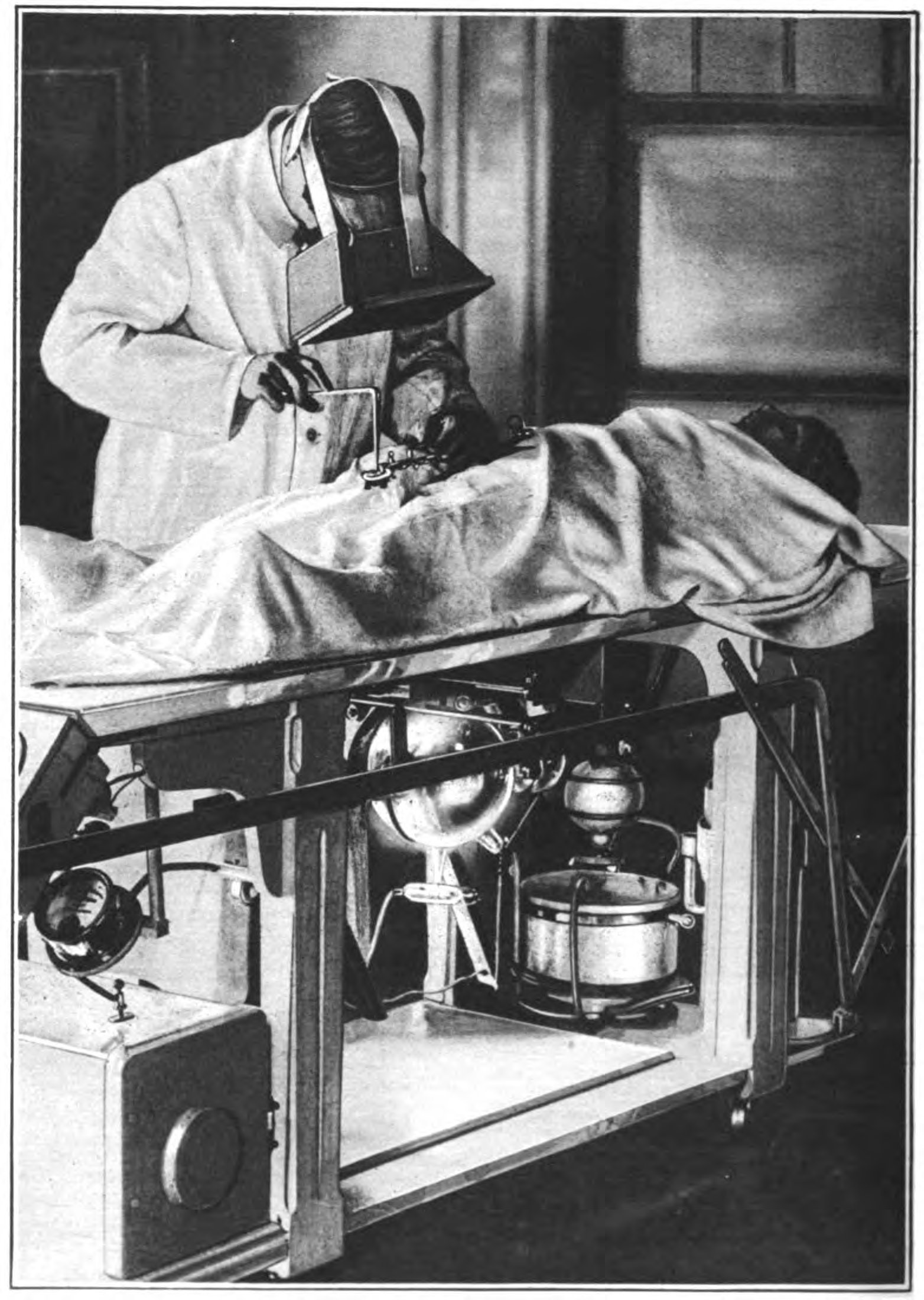 WW1_fluoroscope_operation.jpg