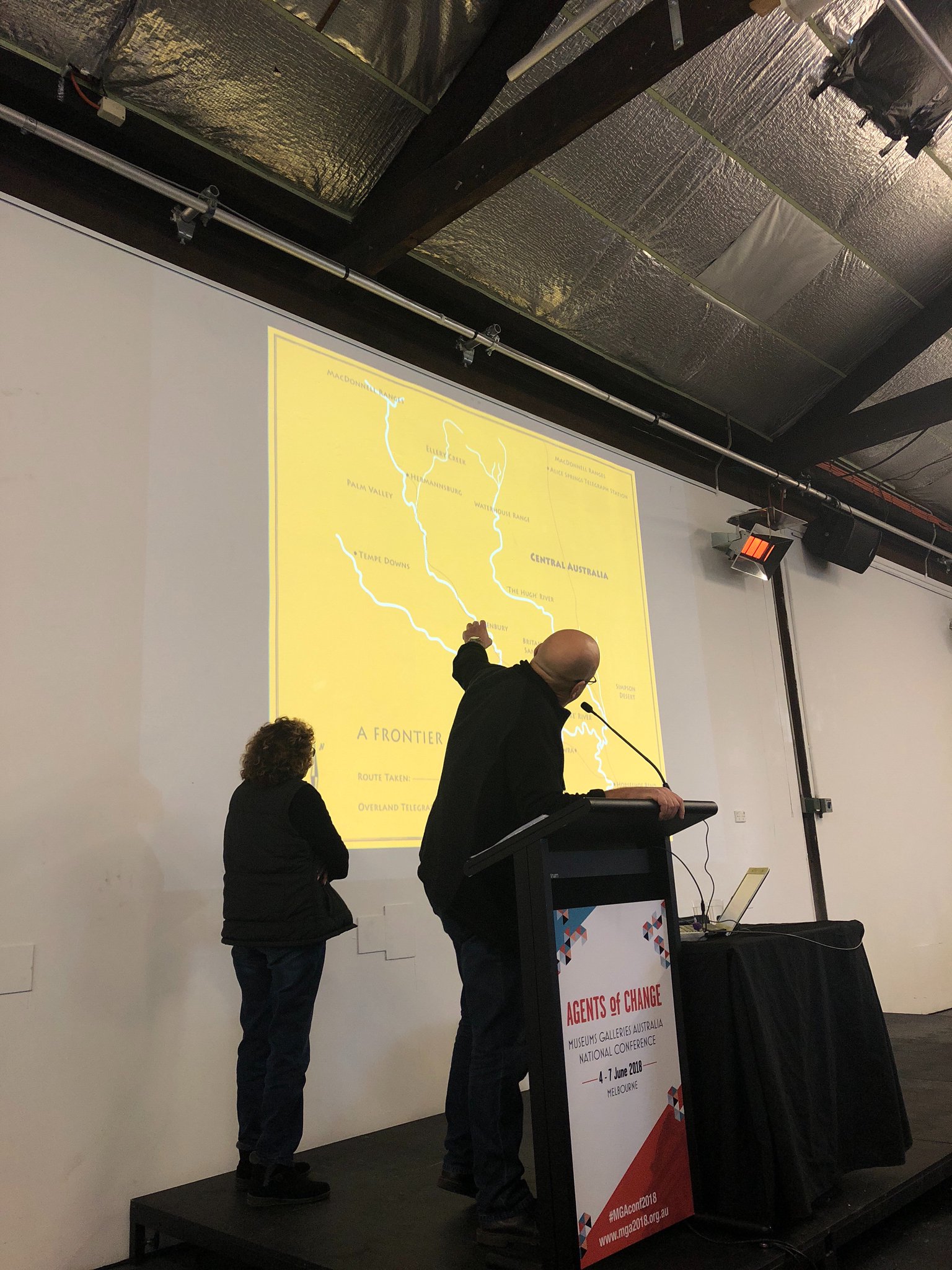 DeznSFlUwAAJXkp.jpg large