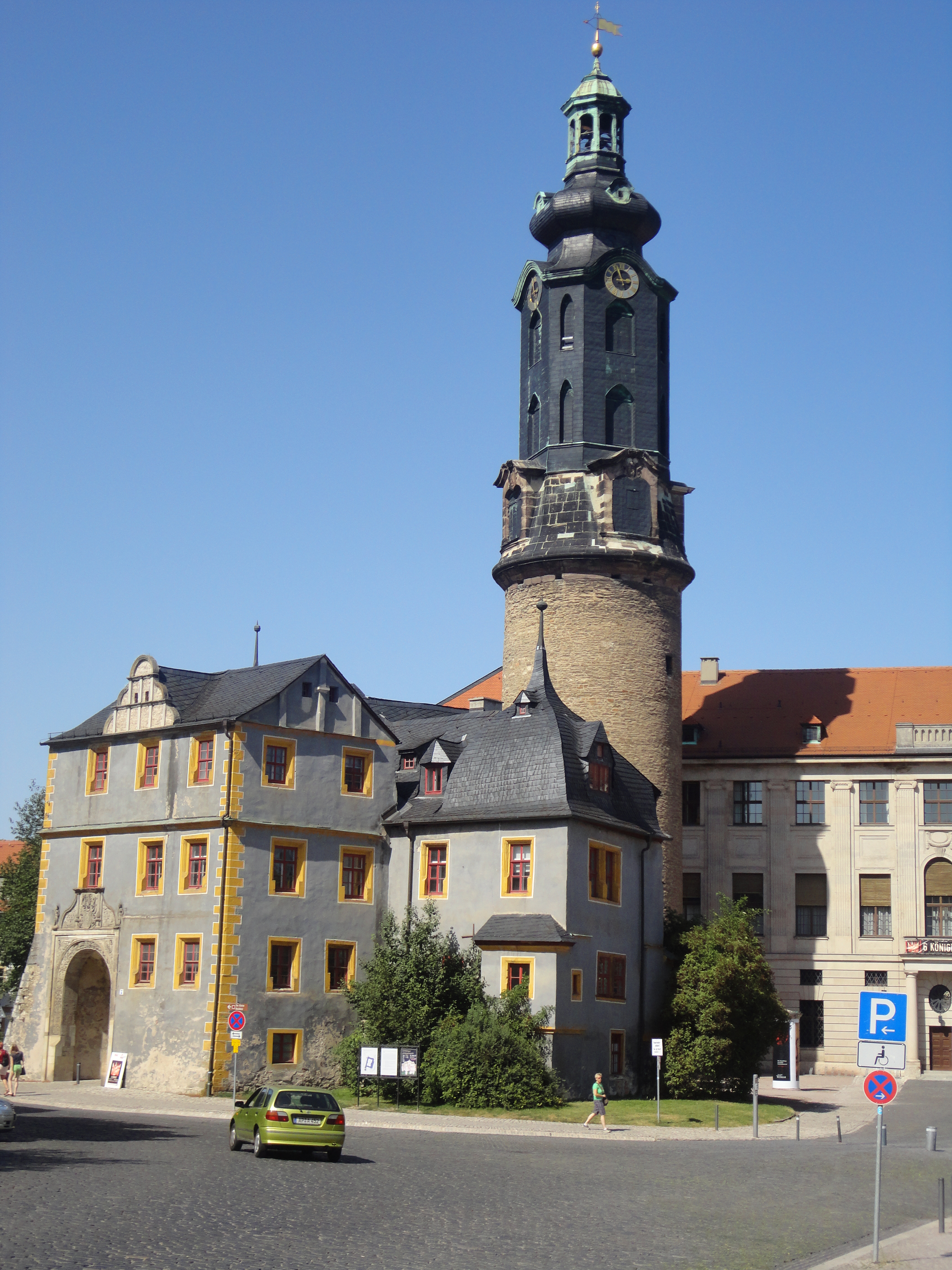Entrance to Old Palace